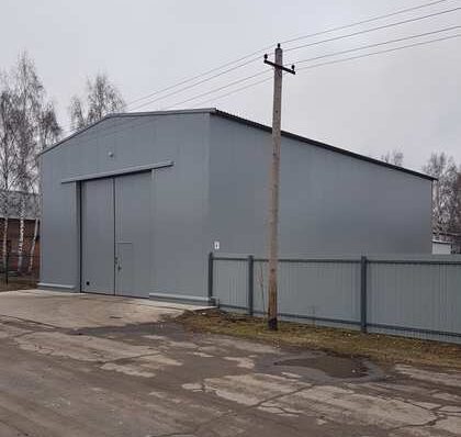 Металлический каркас промышленного ангара